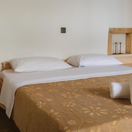 Menexes Suites Monemvasia Extérieur photo