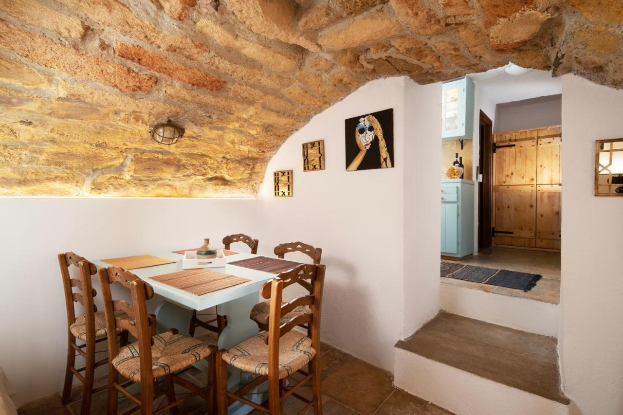 Menexes Suites Monemvasia Extérieur photo