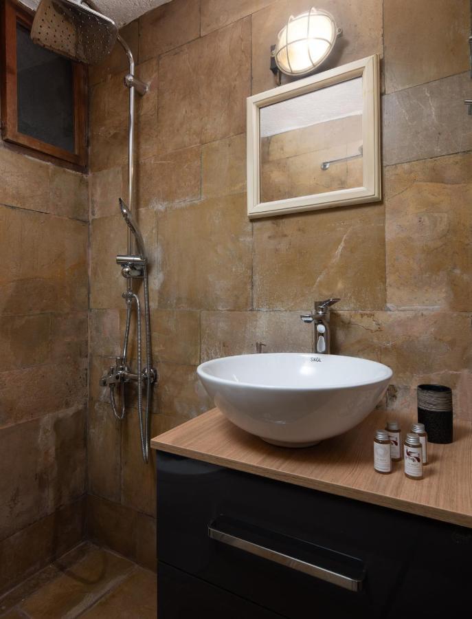 Menexes Suites Monemvasia Extérieur photo