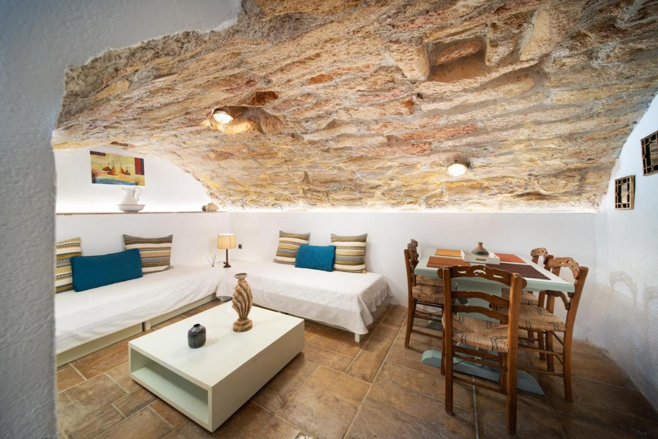 Menexes Suites Monemvasia Extérieur photo