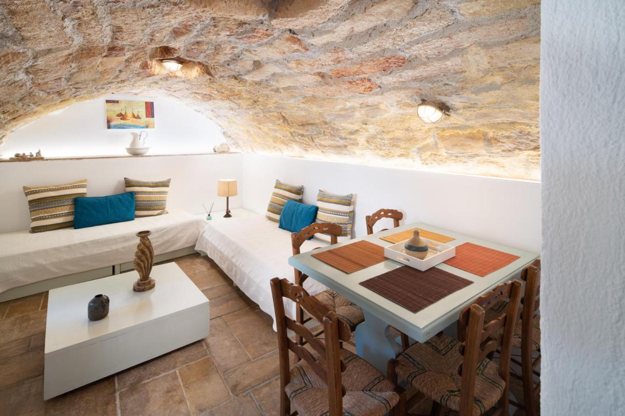 Menexes Suites Monemvasia Extérieur photo