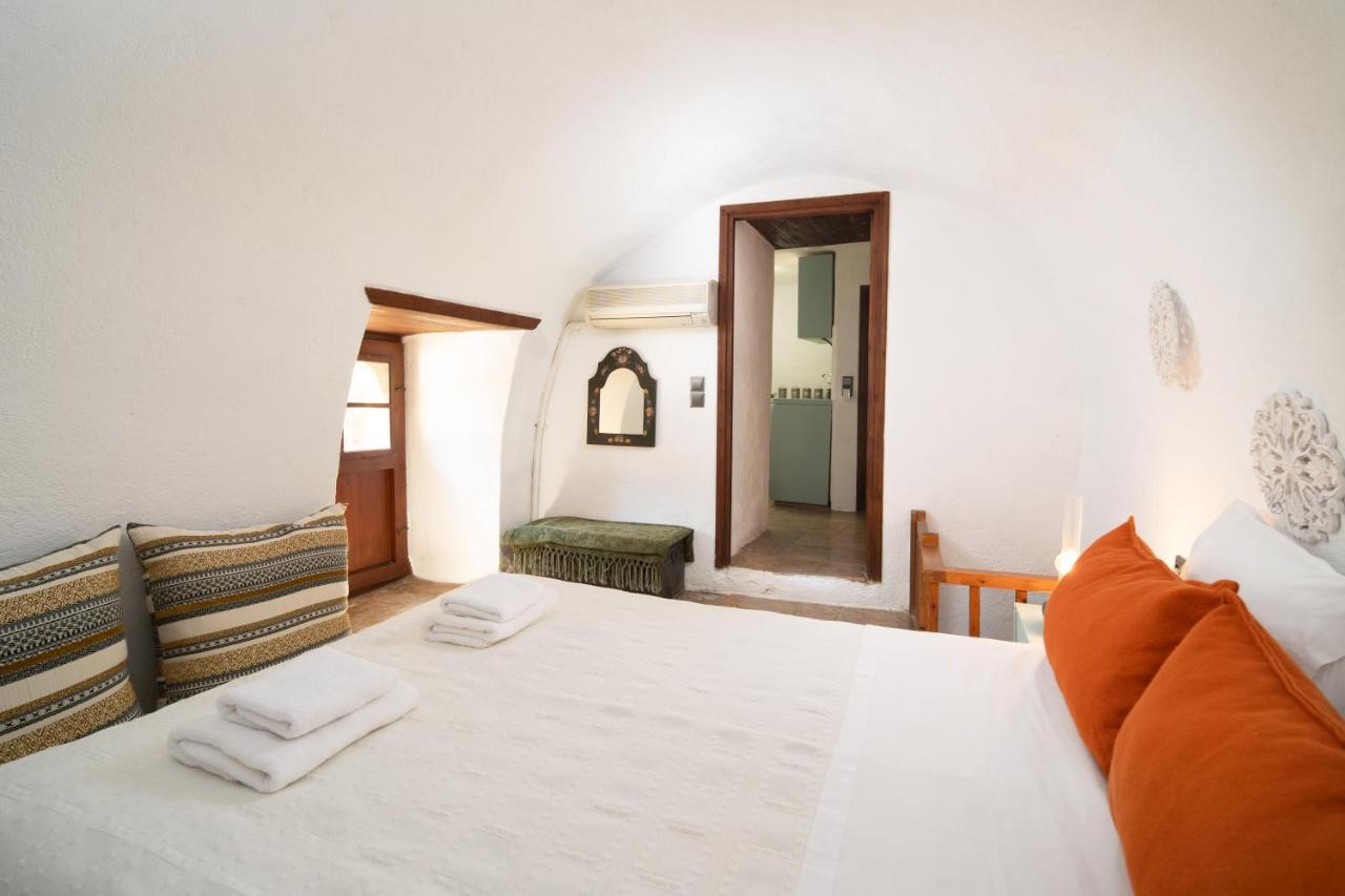 Menexes Suites Monemvasia Extérieur photo