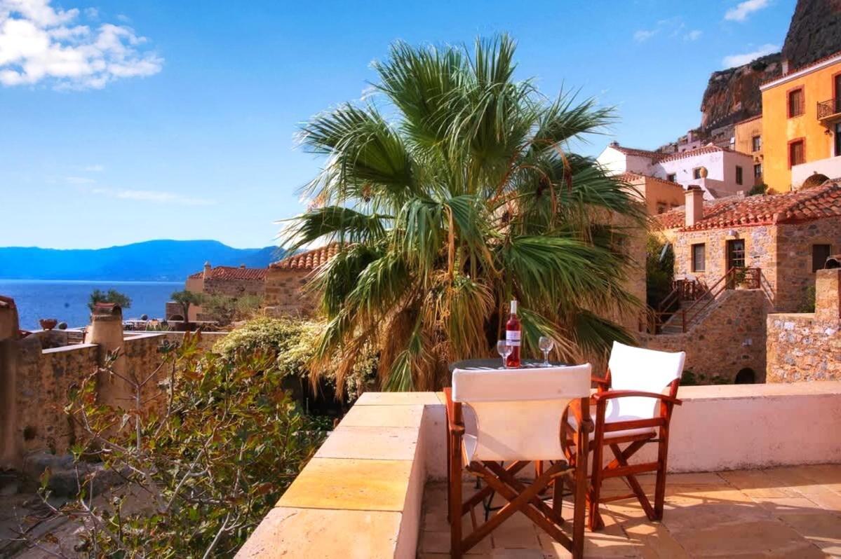Menexes Suites Monemvasia Extérieur photo