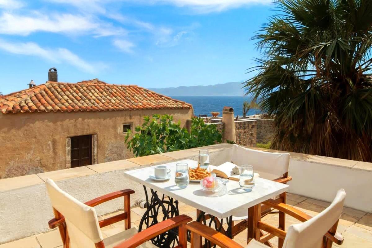 Menexes Suites Monemvasia Extérieur photo