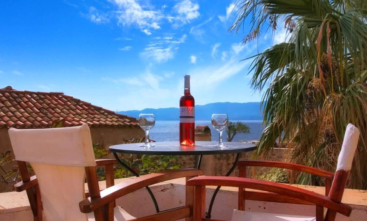 Menexes Suites Monemvasia Extérieur photo