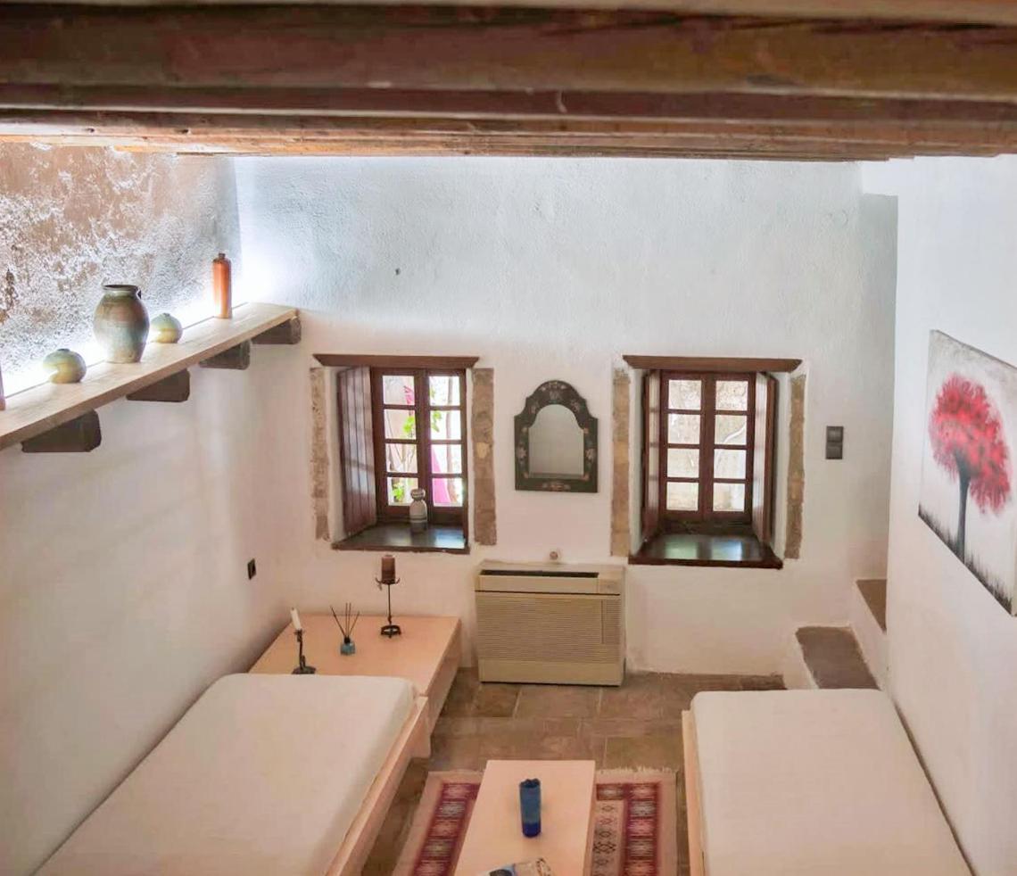 Menexes Suites Monemvasia Extérieur photo